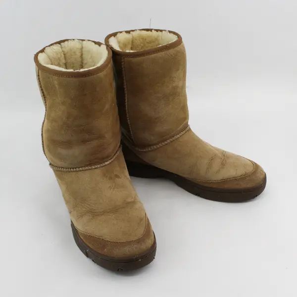Maree by UGG Australia Ultimate Short 5275 Chestnut Suede Boots W11