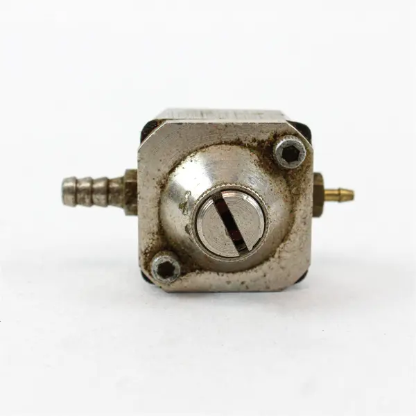 Partner 24090D Small Engine Carburetor Valve Used