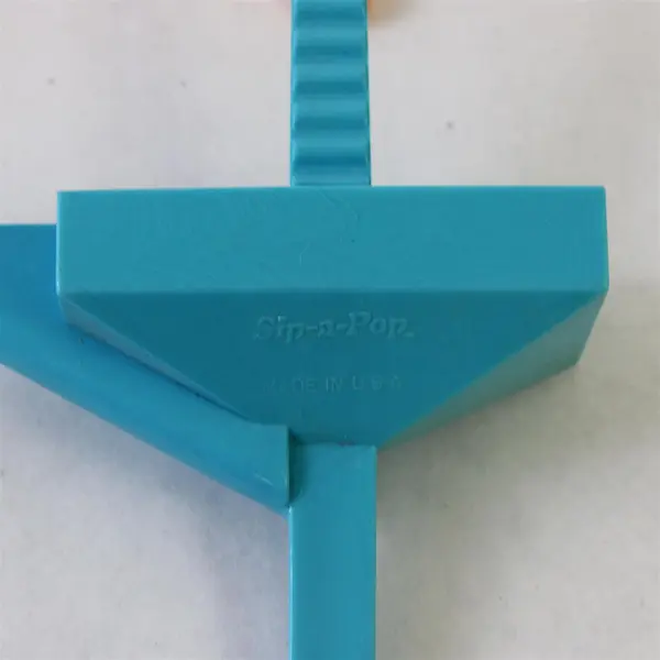 Sip-n-Pop Reusable Plastic Popsicle Mold Homemade Frozen Treat Maker