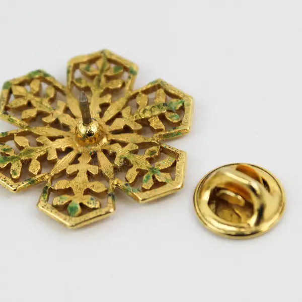 Vintage JJ Jonette Gold Tone Christmas Snowflake Hat Scarf Lapel Pin 