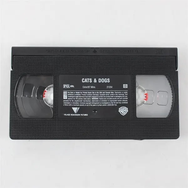 Cats & Dogs VHS, 2001, Slip Sleeve Warner Bros. Family Entertainment