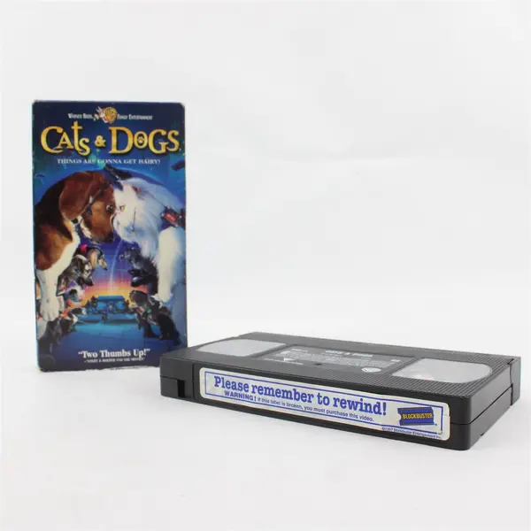 Cats & Dogs VHS, 2001, Slip Sleeve Warner Bros. Family Entertainment