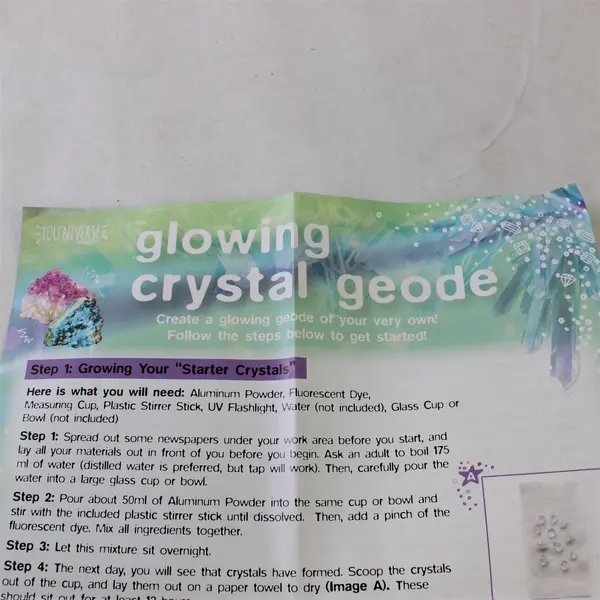 Horizon Group Youniverse Glowing Crystal Geode Kit