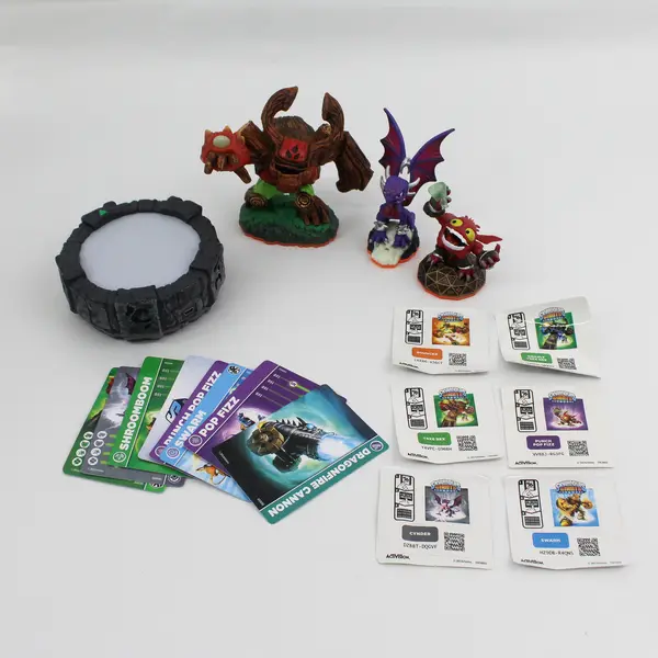 Nintendo 3DS Skylanders Giants Starter Pack Portal Figures Cards Activision