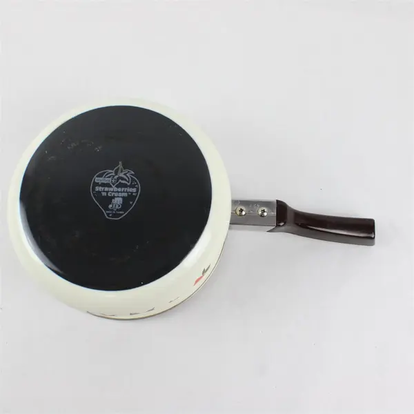 Sheffield Strawberries 'n Cream Enamelware Saucepan w/ Lid 2 qt