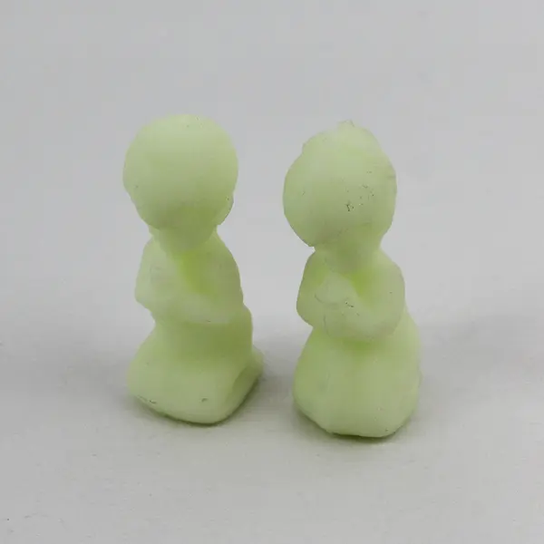 VTG Fenton Yellow Satin Uranium Glass  Praying Boy And Girl Figures