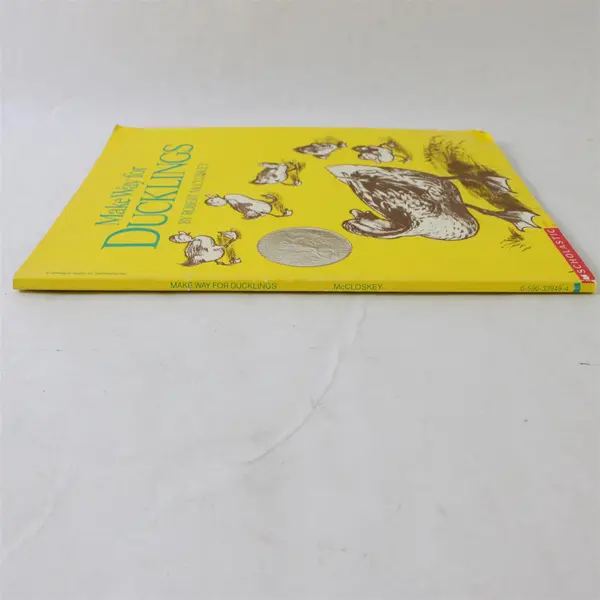 Vintage Make Way for Ducklings Robert McCloskey PB Illustrated Good