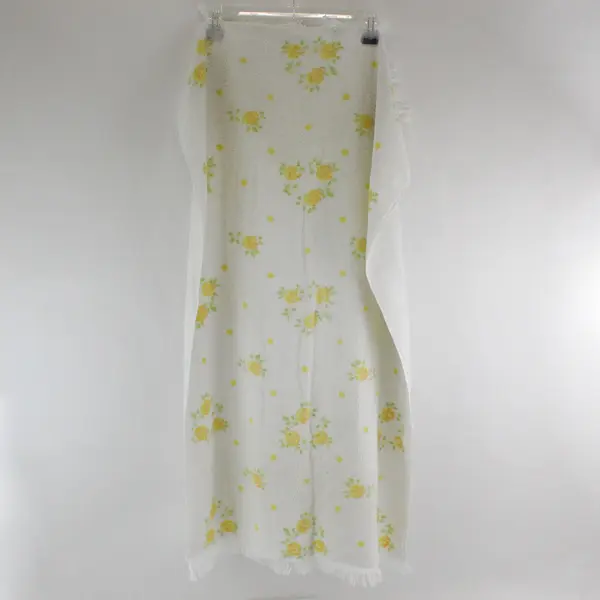 Vintage Cannon Yellow Rose Pattern White Bath Towel 25" x 40"