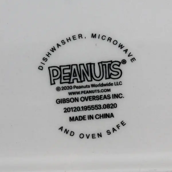Gibson Overseas Peanuts Let It Snow Casserole Dish