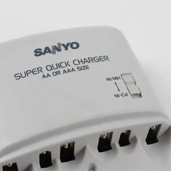 Sanyo NC-MQH01U Super Quick Battery Charger AA AAA Ni-MH Ni-Cd Gray