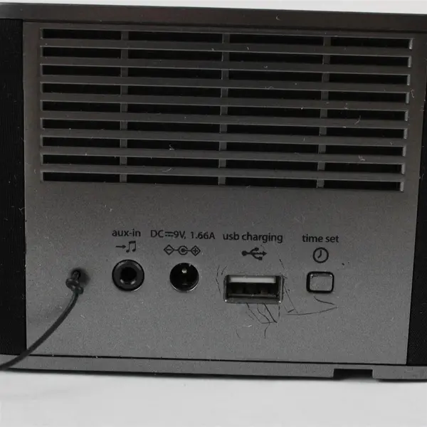 iHome iBT38 Dual Alarm Clock Bluetooth Speaker Radio Untested