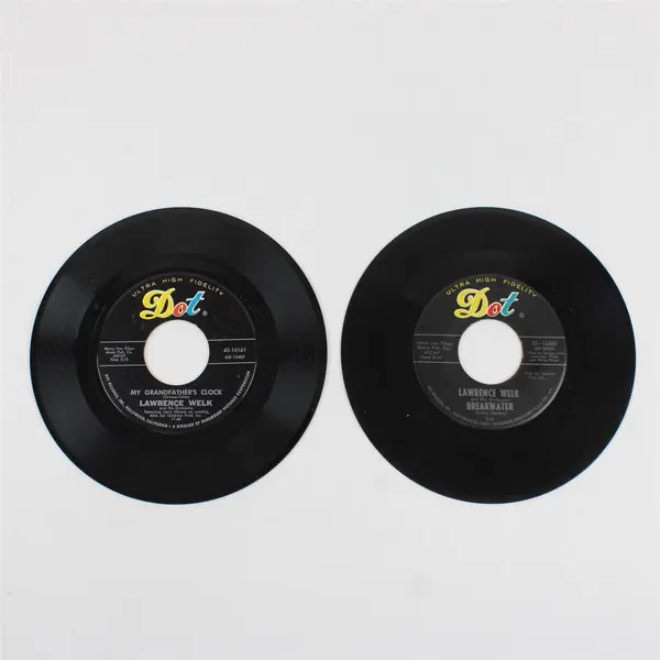 Lot 2 Lawrence Welk 7in 45s Calcutta/My Grandfather's Clock Scarlett/Breakwater