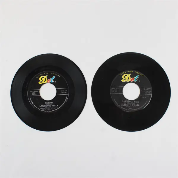 Lot 2 Lawrence Welk 7in 45s Calcutta/My Grandfather's Clock Scarlett/Breakwater