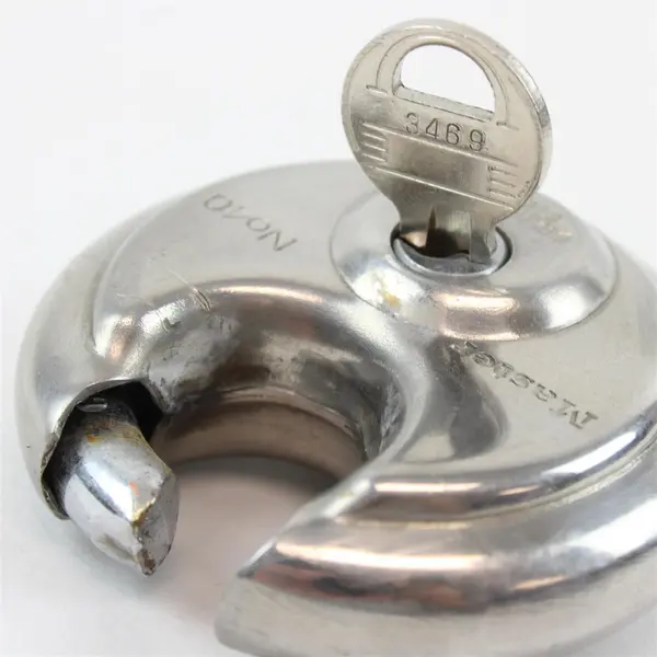 Master No. 40 Stainless Steel Hardened Disc Padlock 1 Key