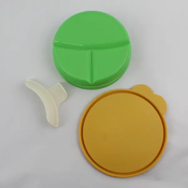Tupperware 2552A-4 Divided Green Container with Yellow Lid and Handle Accessory