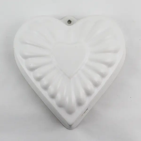 Chantal Ceramic White Heart-Shaped Baking Mold 93-HM17