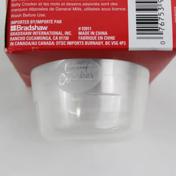 NIB Set of 4 Betty Crocker Easy Seal Food Storage Containers 4 Oz