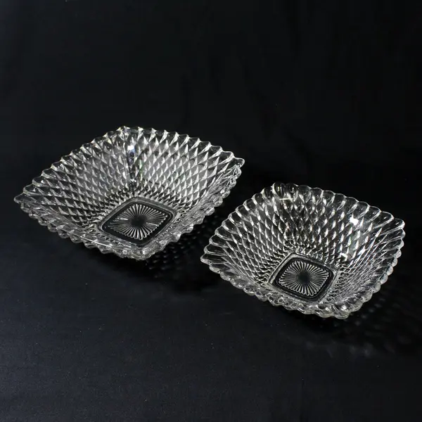 Set of 2 Nesting Diamond Cut Bowls With Sawtooth Rims