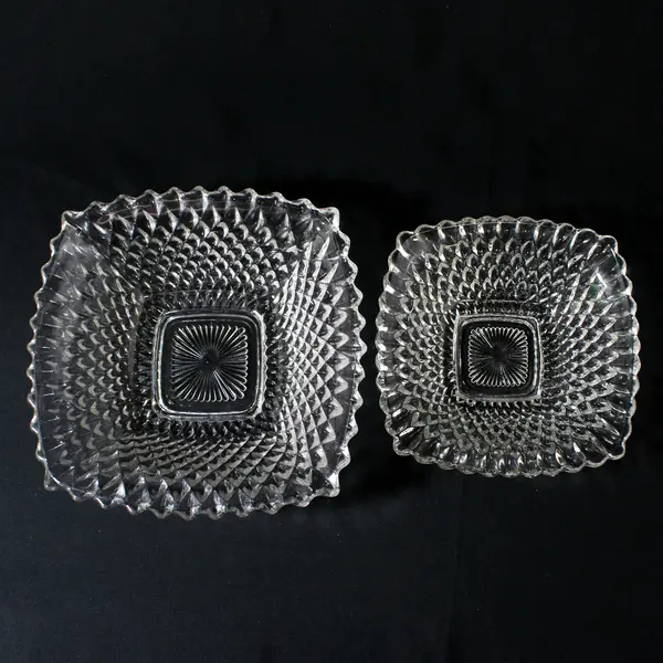 Set of 2 Nesting Diamond Cut Bowls With Sawtooth Rims