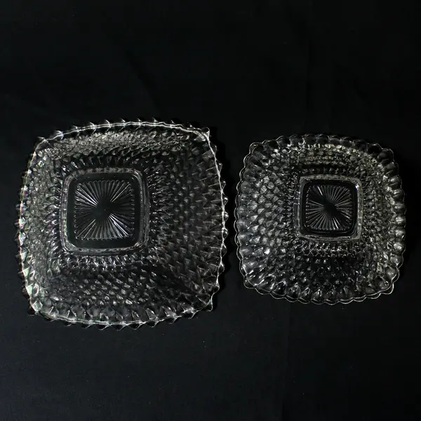 Set of 2 Nesting Diamond Cut Bowls With Sawtooth Rims