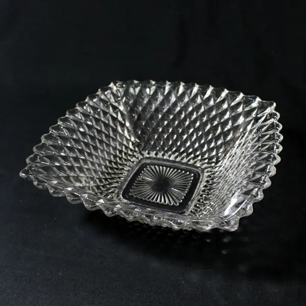 Set of 2 Nesting Diamond Cut Bowls With Sawtooth Rims