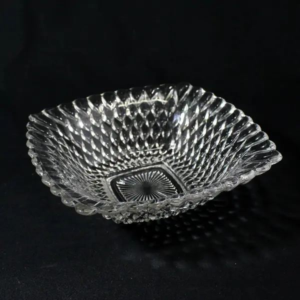 Set of 2 Nesting Diamond Cut Bowls With Sawtooth Rims