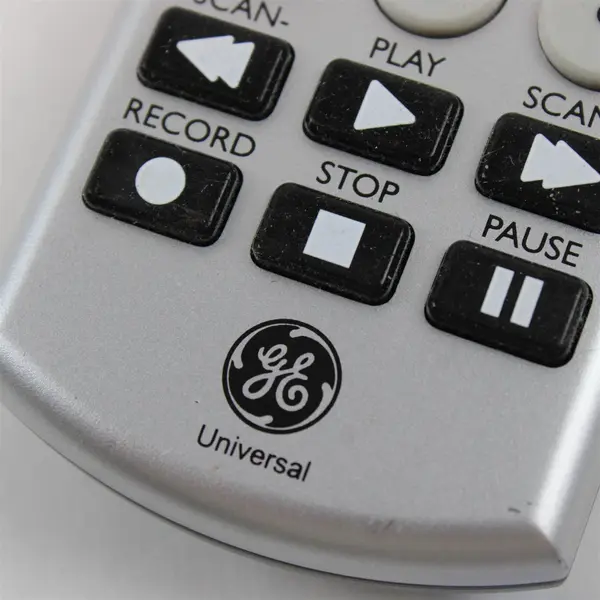 GE 4-Device Universal Remote in Silver Tested for Power On
