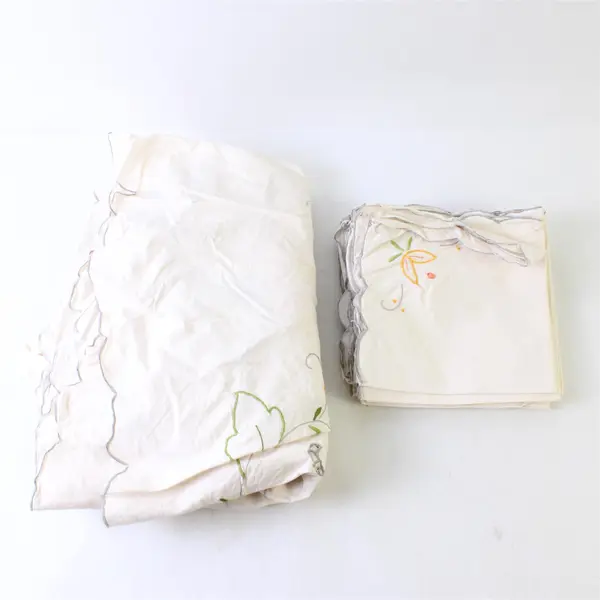 Vintage 13-Piece Off-White Floral Embroidered 80in Round Table Linen Set