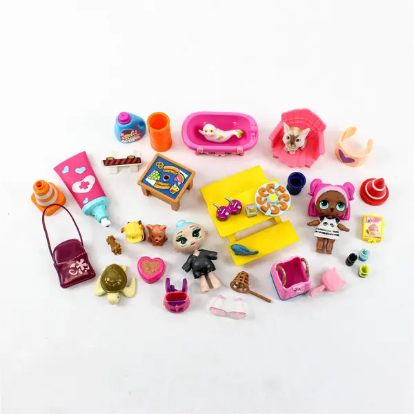 Lot of 32 Loose Mixed Brand Doll House Accessories + 2 LOL Dolls