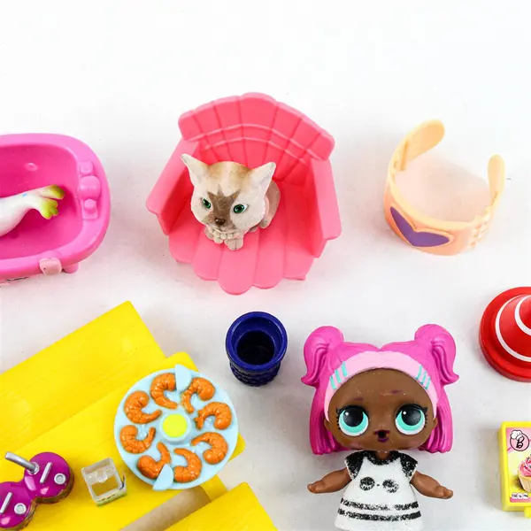 Lot of 32 Loose Mixed Brand Doll House Accessories + 2 LOL Dolls