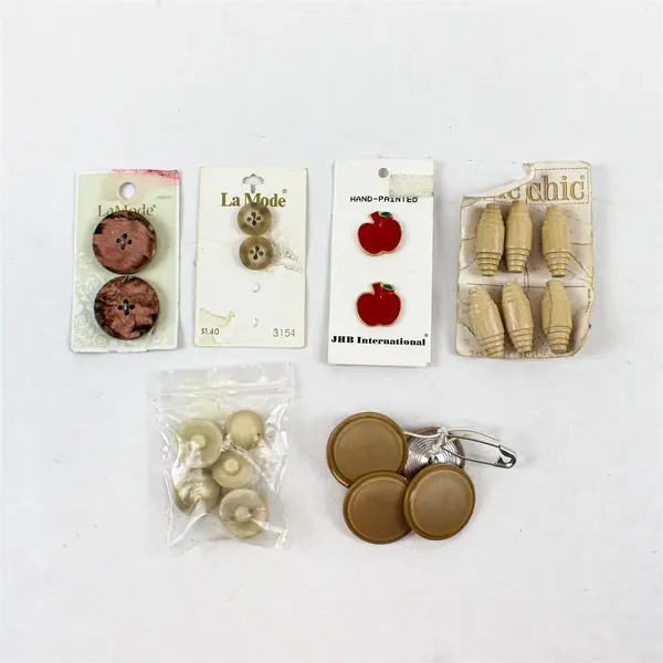 Lot of 6 Assorted Packages of Sewing Buttons for Clothes La Mode Le Chic JHB