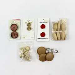 Lot of 6 Assorted Packages of Sewing Buttons for Clothes La Mode Le Chic JHB