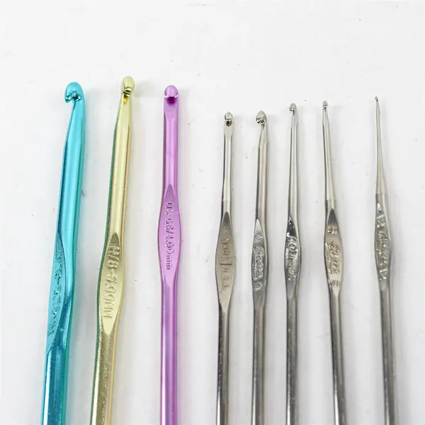 Lot of 8 Crochet Hooks Boye Milward Mixed Brands Used