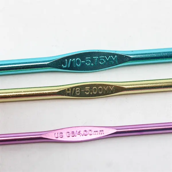 Lot of 8 Crochet Hooks Boye Milward Mixed Brands Used