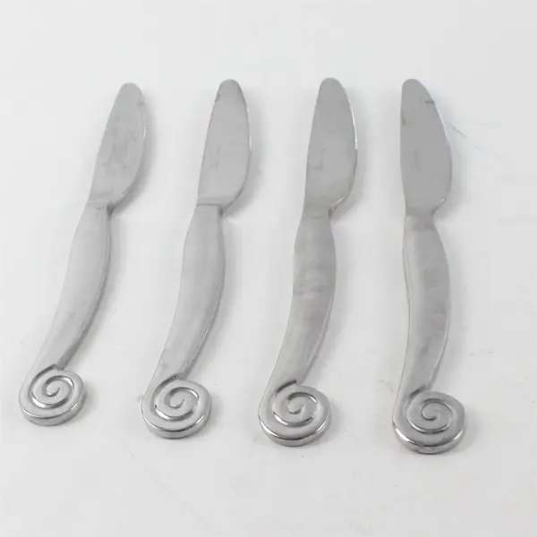 Lot of 4 Gibson Europa Stainless Steel Dinner Knives 8.75 in