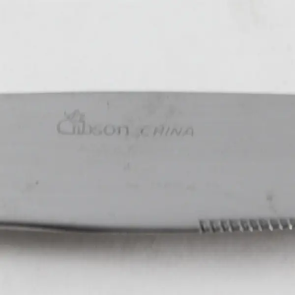 Lot of 4 Gibson Europa Stainless Steel Dinner Knives 8.75 in