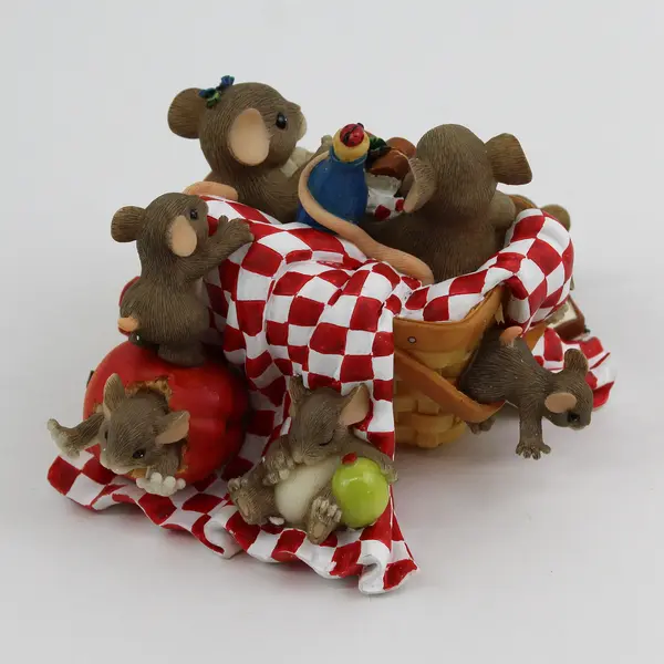 Fitz & Floyd Charming Tails Family Picnic LE Figurine 98/272