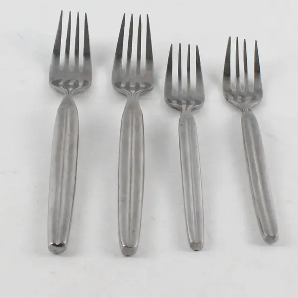 Lot of 4 Stainless Dinner & Salad Forks By International in Pattern INS402
