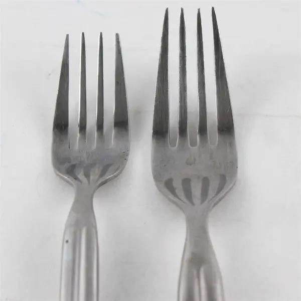 Lot of 4 Stainless Dinner & Salad Forks By International in Pattern INS402
