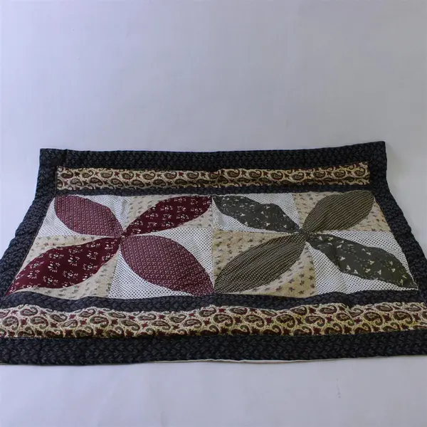Lot of 2 Better Homes & Gardens Multicolor Quilt Pattern Pillow Shams 20x26