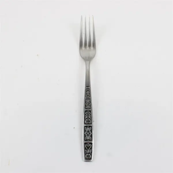Towle Stainless Steel Medallion Dinner Fork 7.5"
