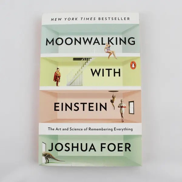 Moonwalking with Einstein Art & Science of Remembering Everything Foer 2012 PB