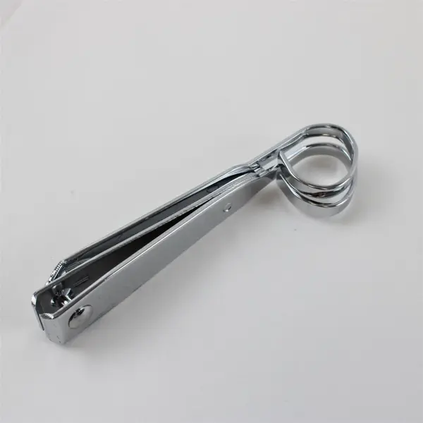 Lot of 6 Manicure Grooming Tools 3 Tweezers 3 Nail Clippers