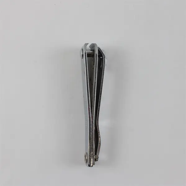 Lot of 6 Manicure Grooming Tools 3 Tweezers 3 Nail Clippers