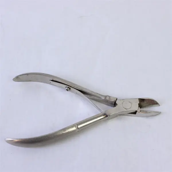 Lot of 6 Sewing Tools Seam Rippers Tweezers Clippers