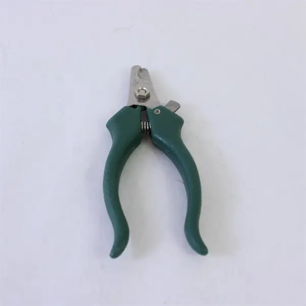 Lot of 6 Sewing Tools Seam Rippers Tweezers Clippers