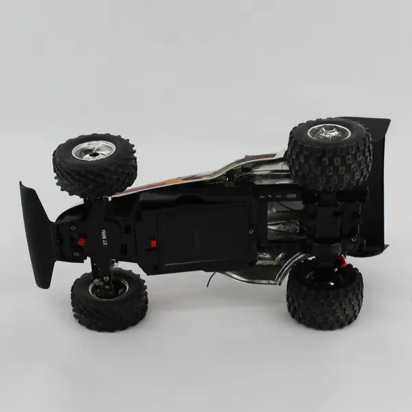 New Bright Desert Armor DA24 Dune Hopper R/C Car
