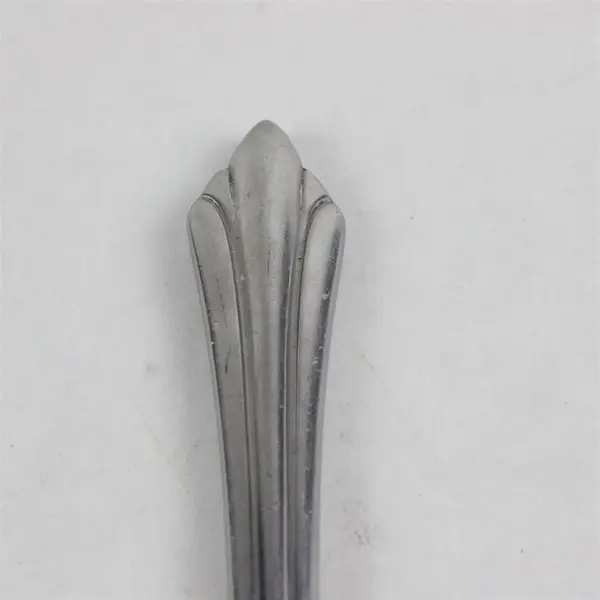 Five Reed and Barton Select Stainless Dinner Knives in the Sarajevo Pattern 