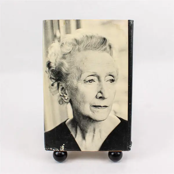 Queen Victoria Cecil Woodham-Smith 1972 Book Club Edition Hardcover