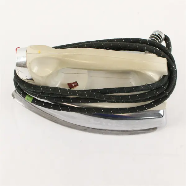 Wards Signature Steam Iron - Works, Adjustable Steam, Used